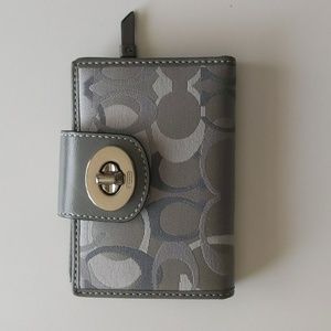 Coach Signature Canvas Bifold Twist Lock Wallet